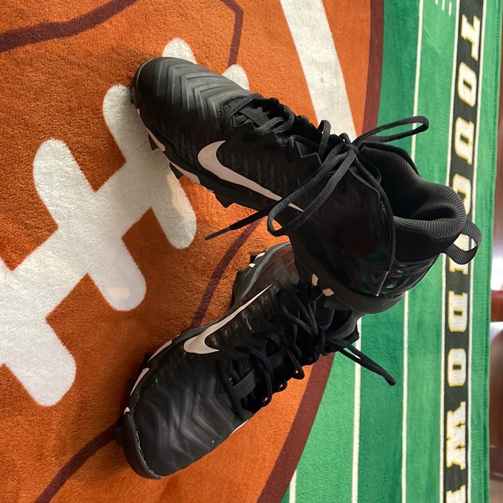 Kids football cleats